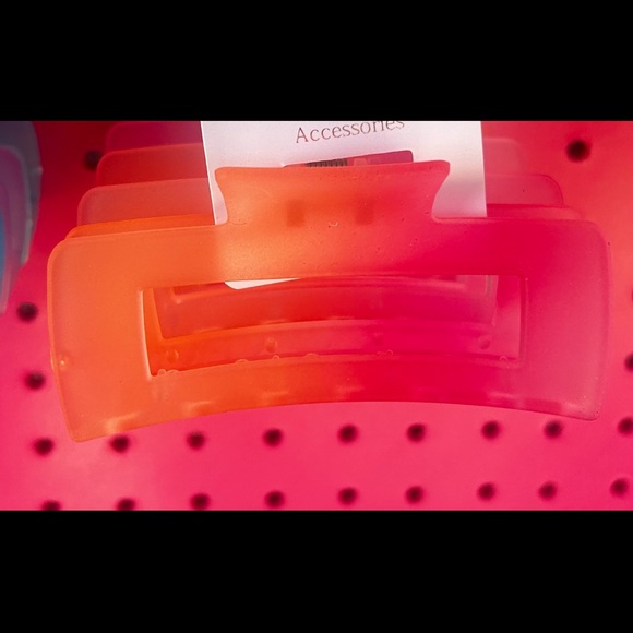 NWT Ombré Hair Clips - 3 for $15 - Picture 7 of 7